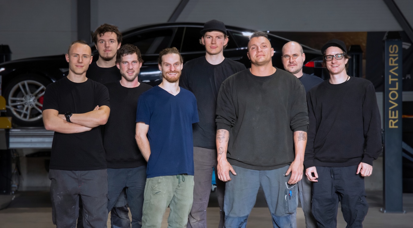 Das Team von Revoltaris - Tesla-Spezialisten aus eigener Werkstatt