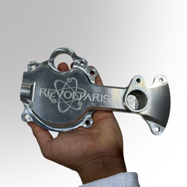 Coolant Delete Manifold aus gefrästem Aluminium für die Tesla Large Drive Unit, in der Hand gehalten