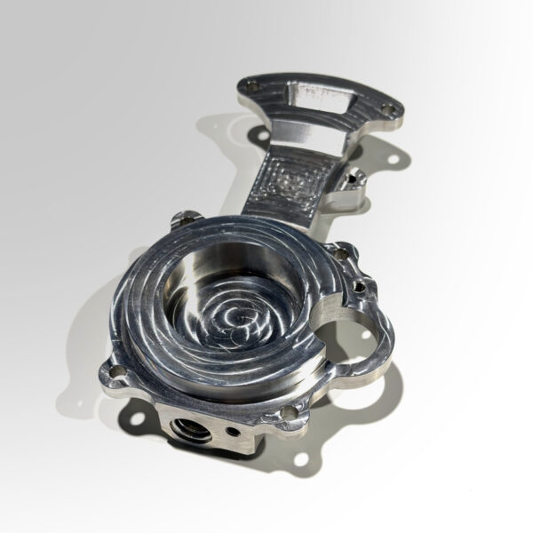 Unterseite des Coolant Delete Manifolds mit gefräster Dichtfläche zum Rotor der Large Drive Unit