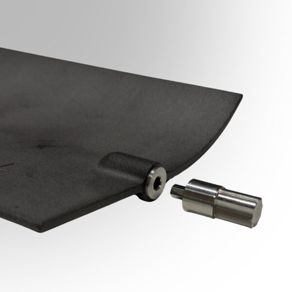 Detail der Kühlerklappe mit Aluminiumeinsatz und separatem gefrästem Klappenantriebszapfen